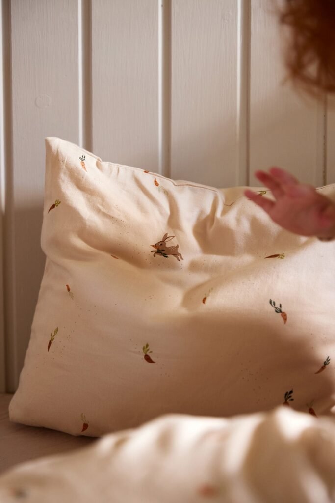 FILIBABBA GOTS-certificeret Sengesæt 100 x 70 Tremmeseng, Carrot Thief