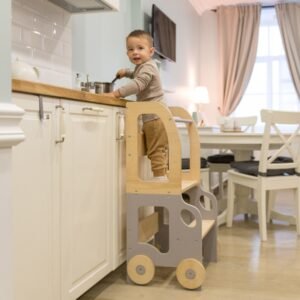 Køkkentrappe / montessori-læringstårn: bord, stol og trappe i ét til barn, grå og naturfarvet